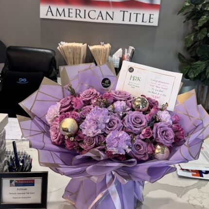 Violet Grace BouquetClassic Christmas Bloom Vase  