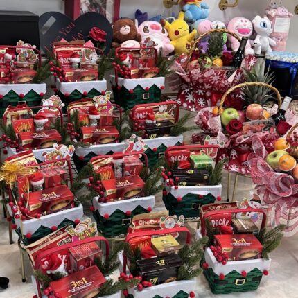Santa Treat Gift Basket Santa Treat Gift Basket