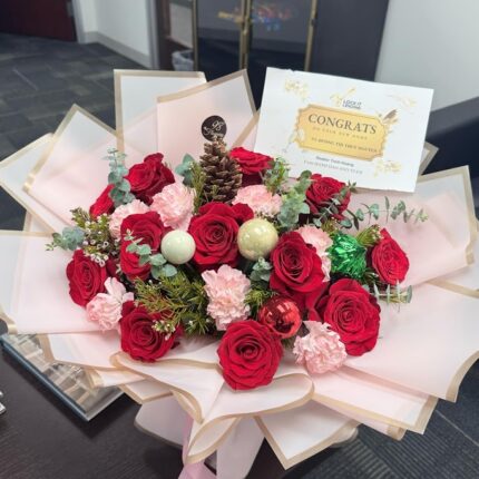 Red Noel BouquetRed Noel Bouquet  