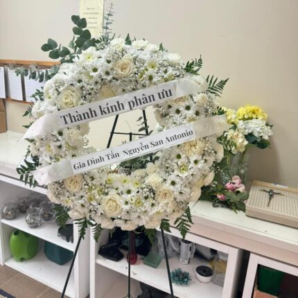 Classic White Sympathy Wreath with Banner – Traditional Funeral Flowers Houston  